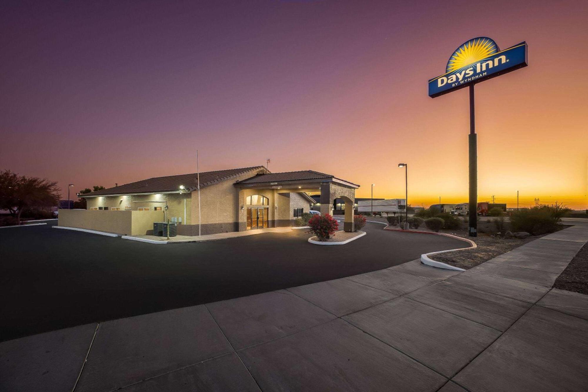 Days Inn By Wyndham Buckeye Exterior photo