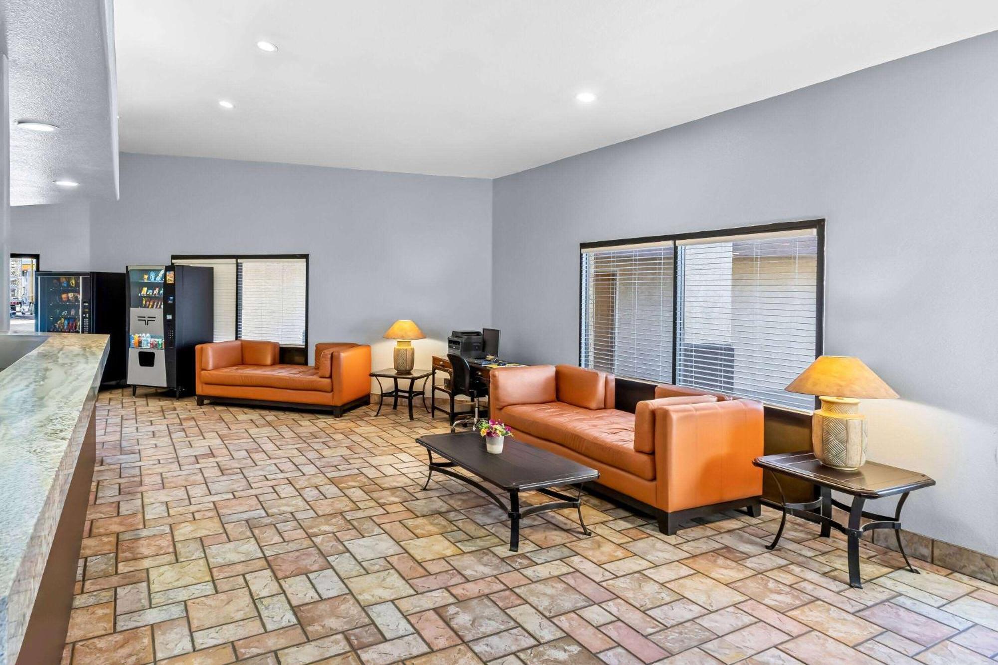 Days Inn By Wyndham Buckeye Exterior photo